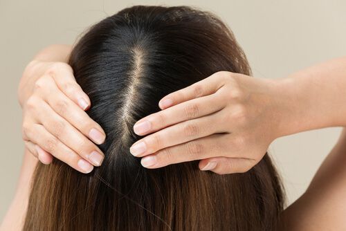 טיפול בקרקפת הוא חשוב למניעת קשקשים